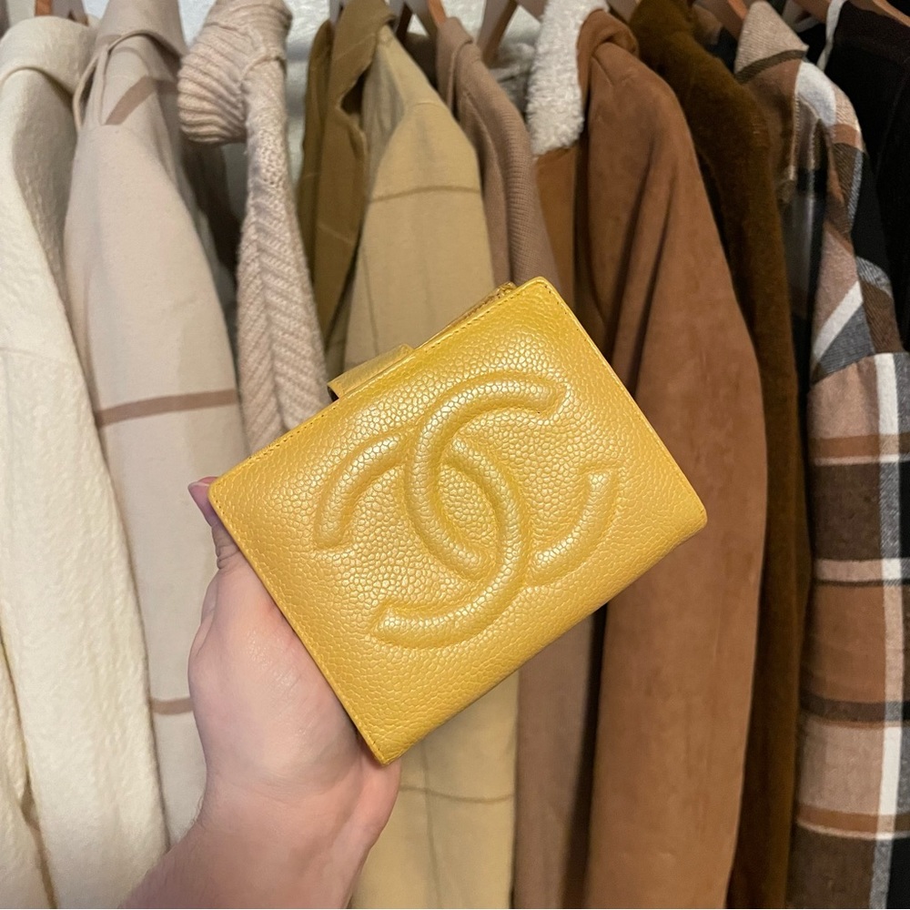 CHANEL Caviar Wallet